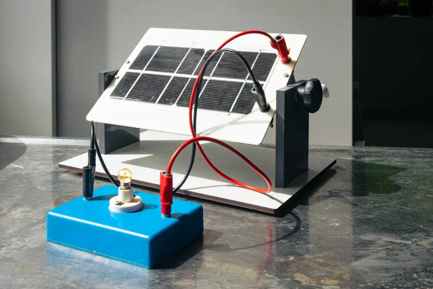 The Role of a Solar Inverter in Renewable Energy