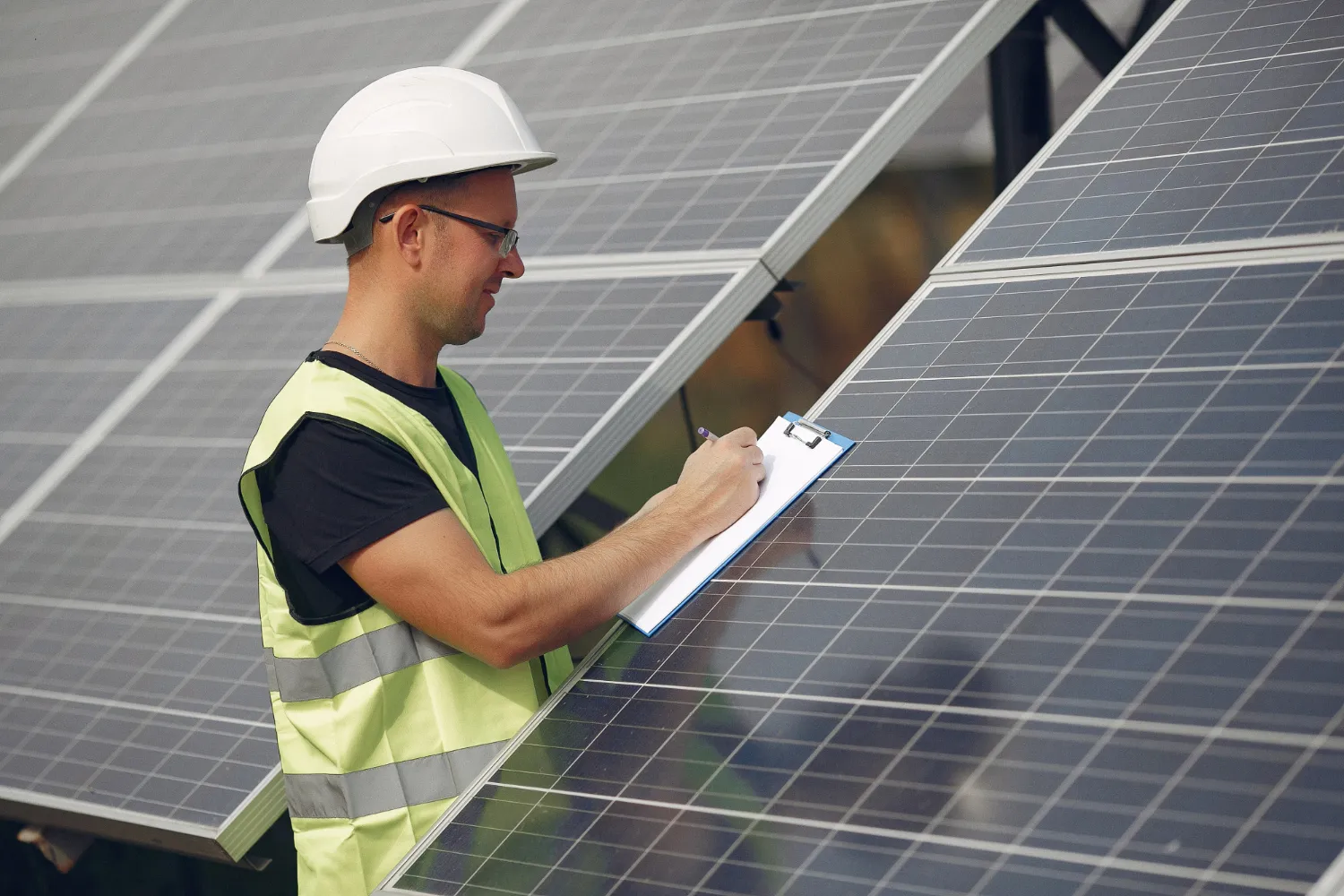 solar panel installer